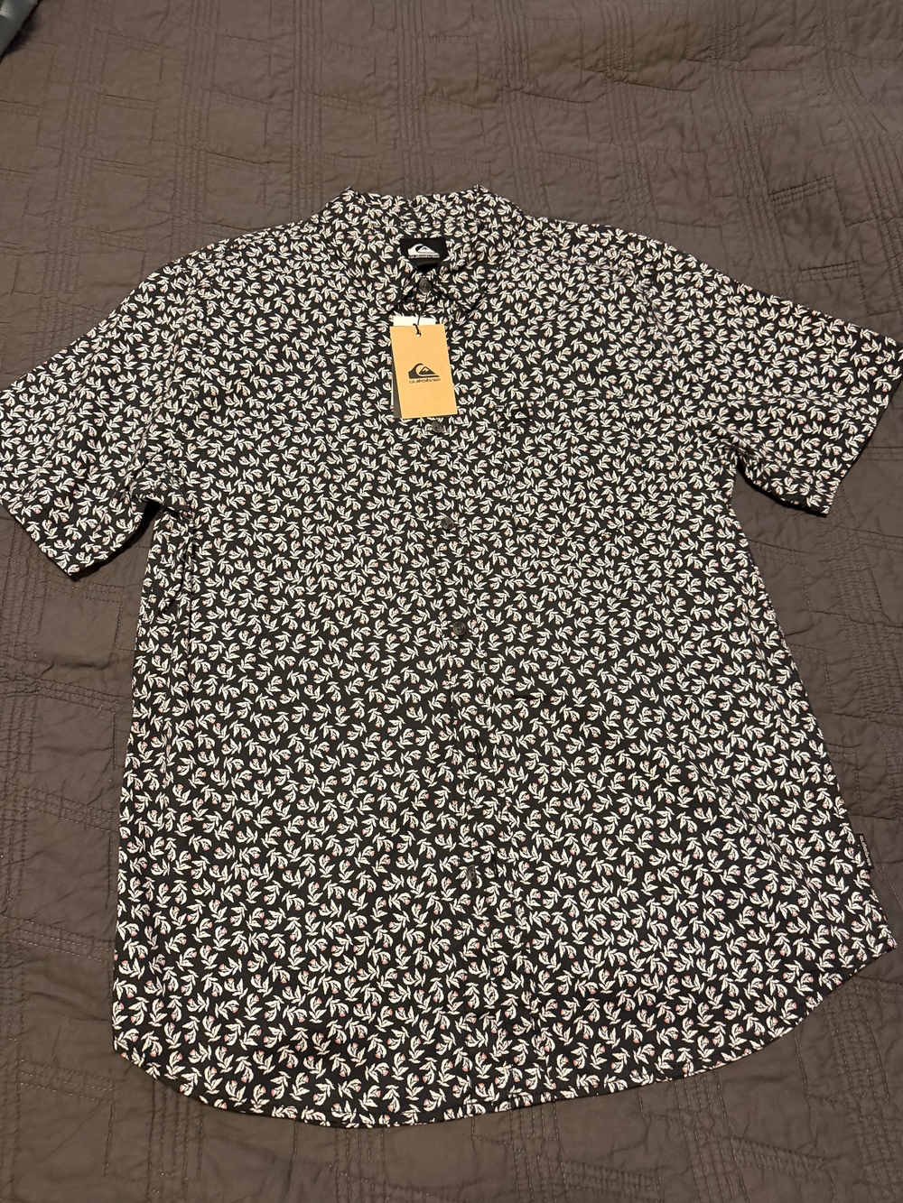 Quiksilver Men’s Black Short-Sleeve Button-Down Shirt with White Leaf Print
